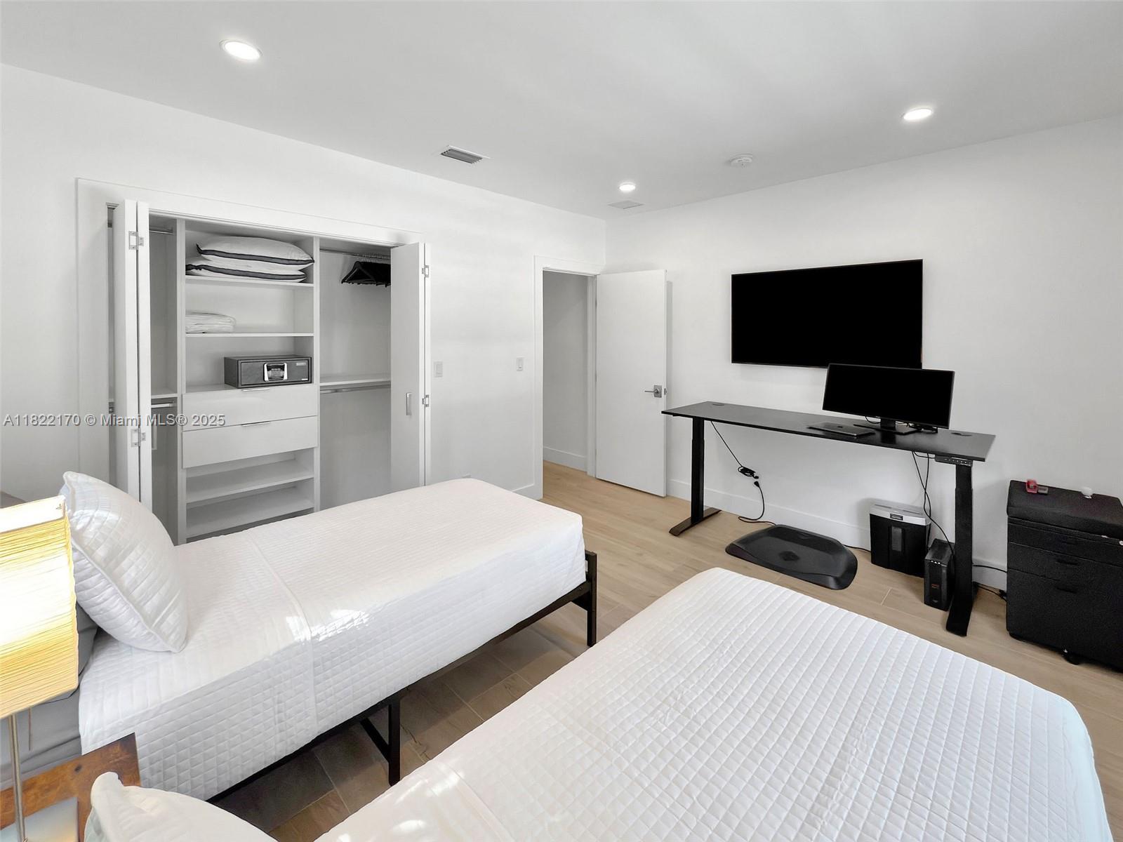 BRICKELL HAMMOCK UNIT NO - Residential Lease