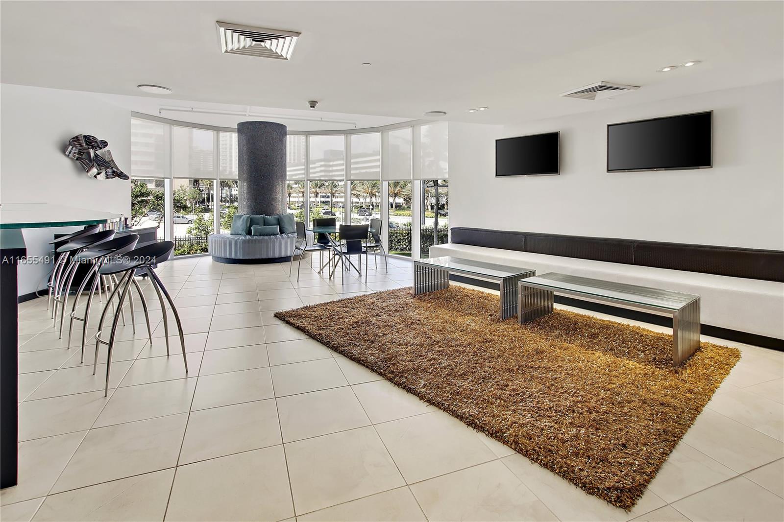 BEACH CLUB CONDO - Residential Lease