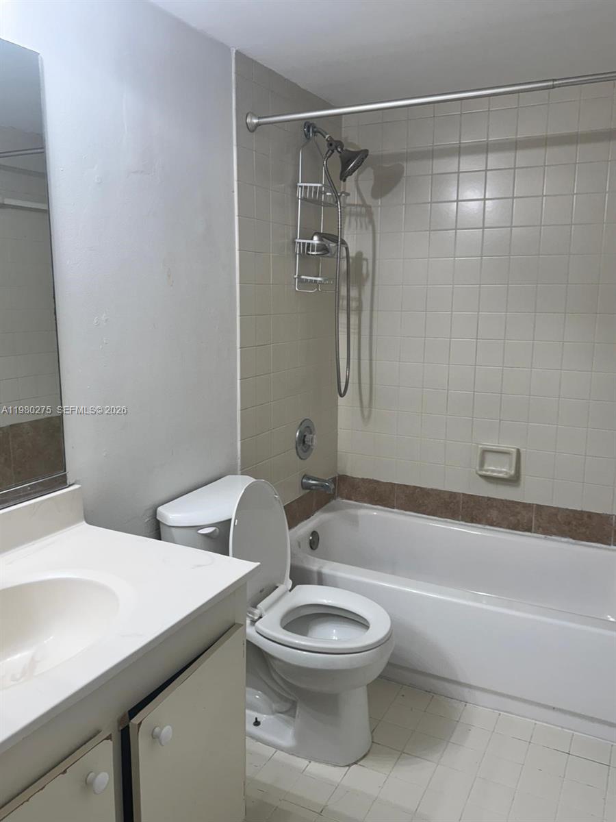 CALUSA CLUB VILG BLDG D N - Residential Lease