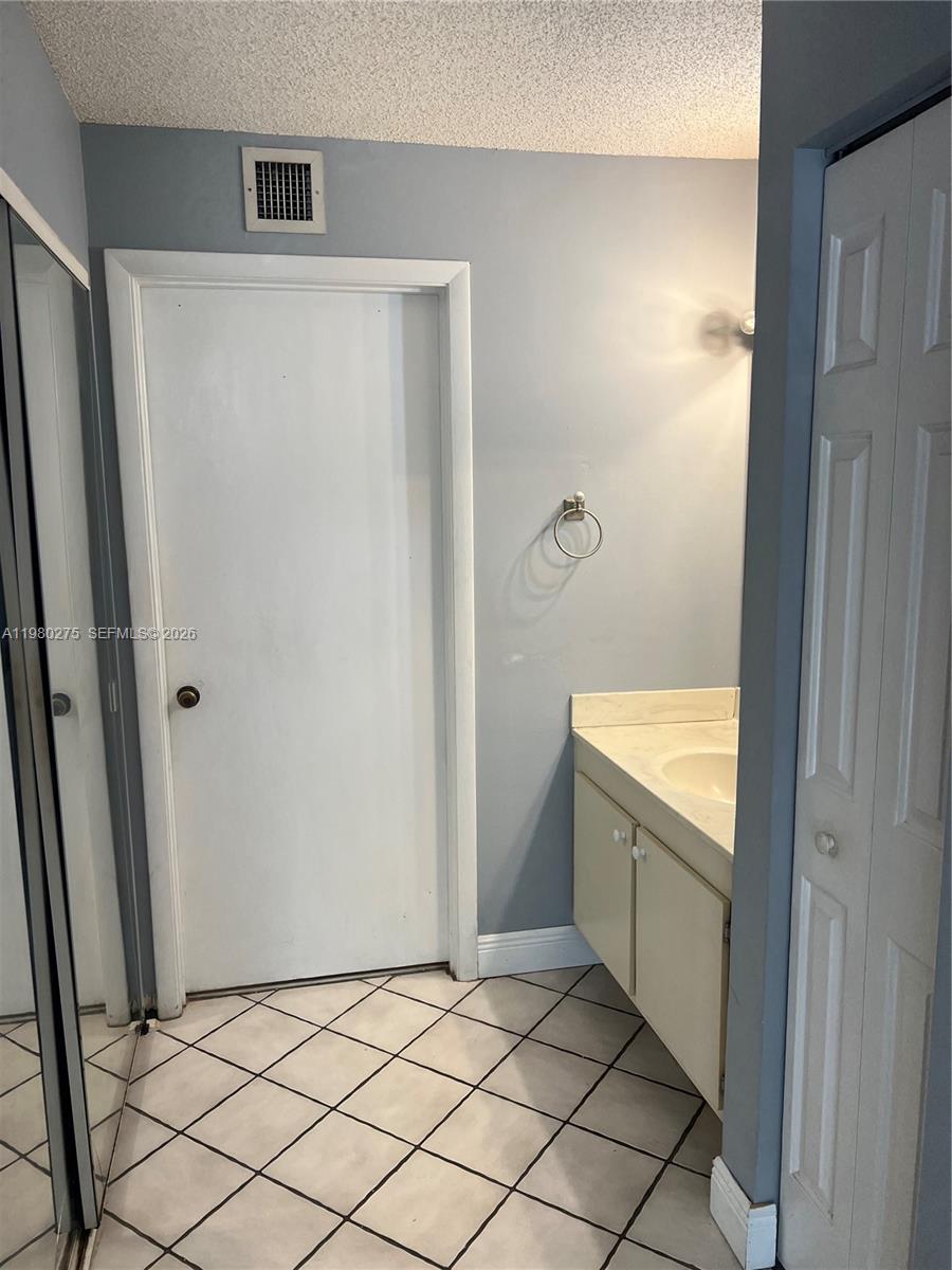 CALUSA CLUB VILG BLDG D N - Residential Lease