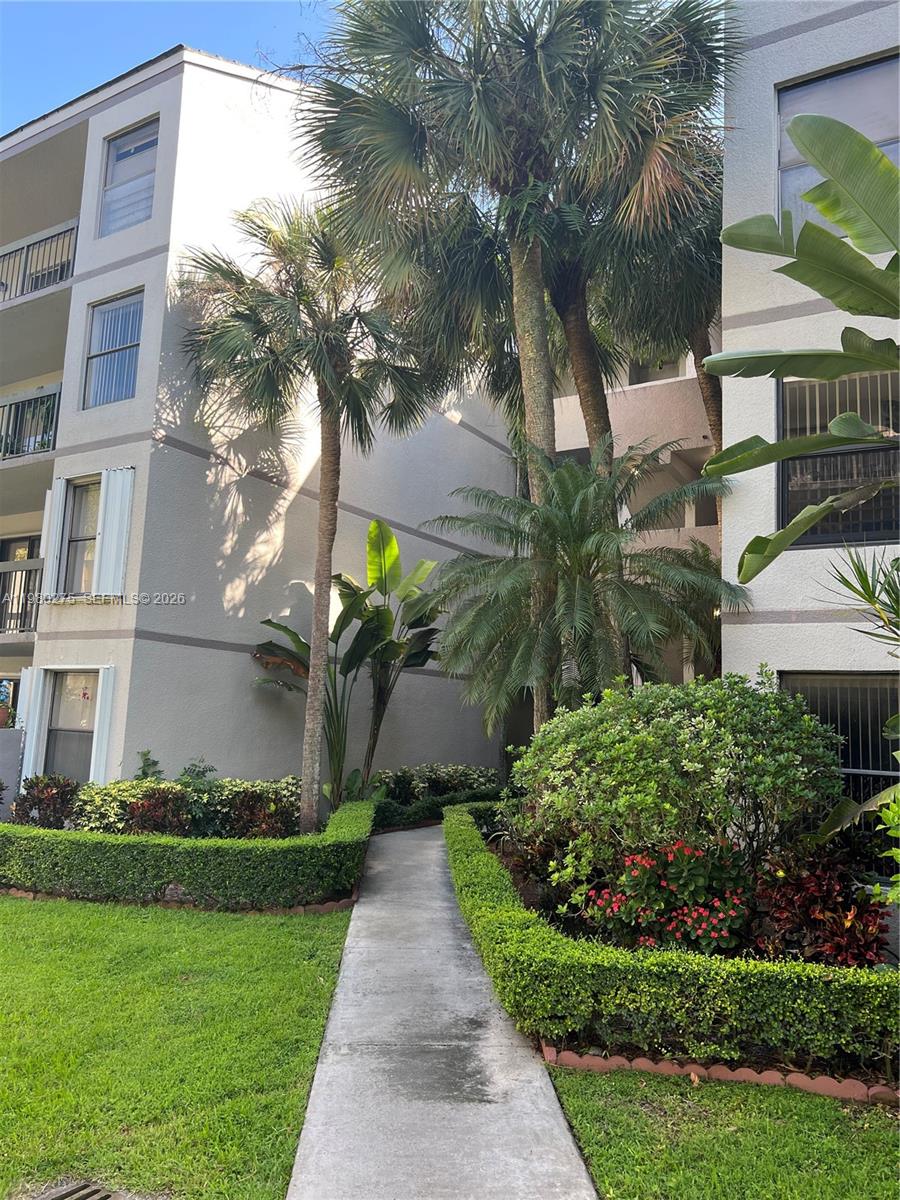 CALUSA CLUB VILG BLDG D N - Residential Lease