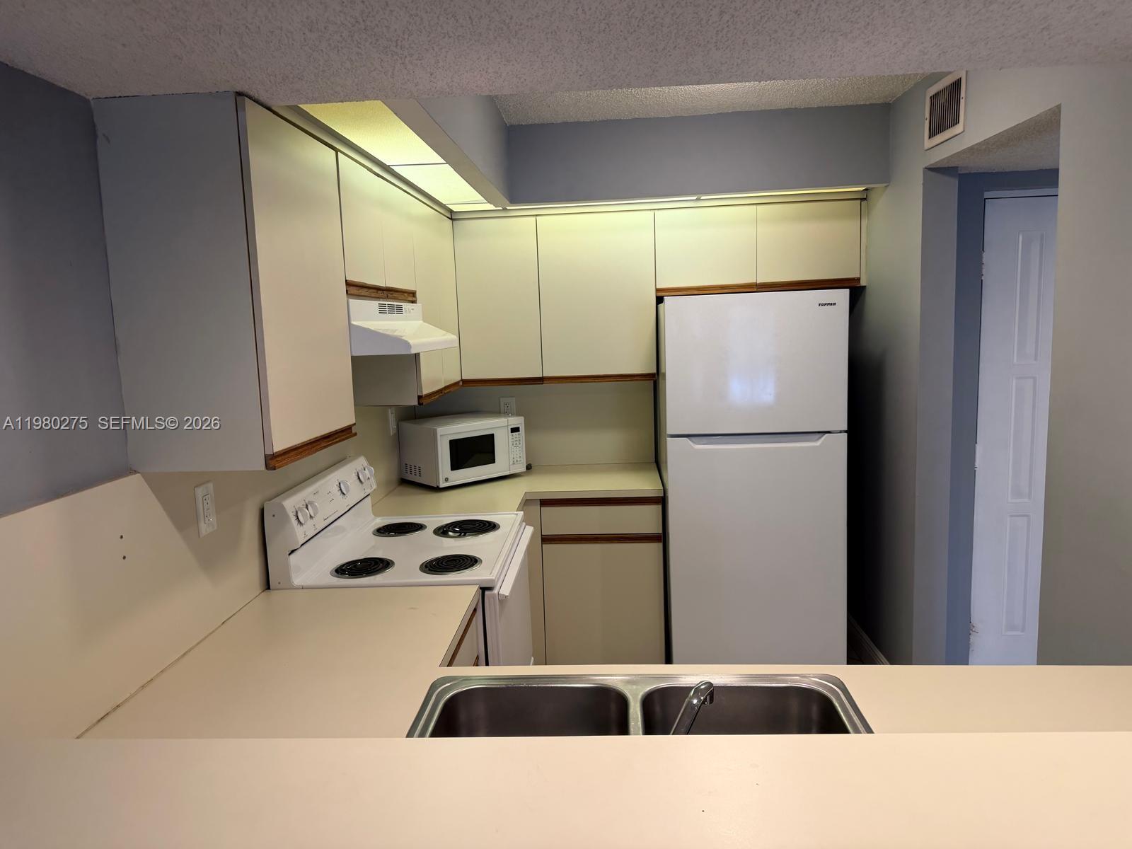 CALUSA CLUB VILG BLDG D N - Residential Lease