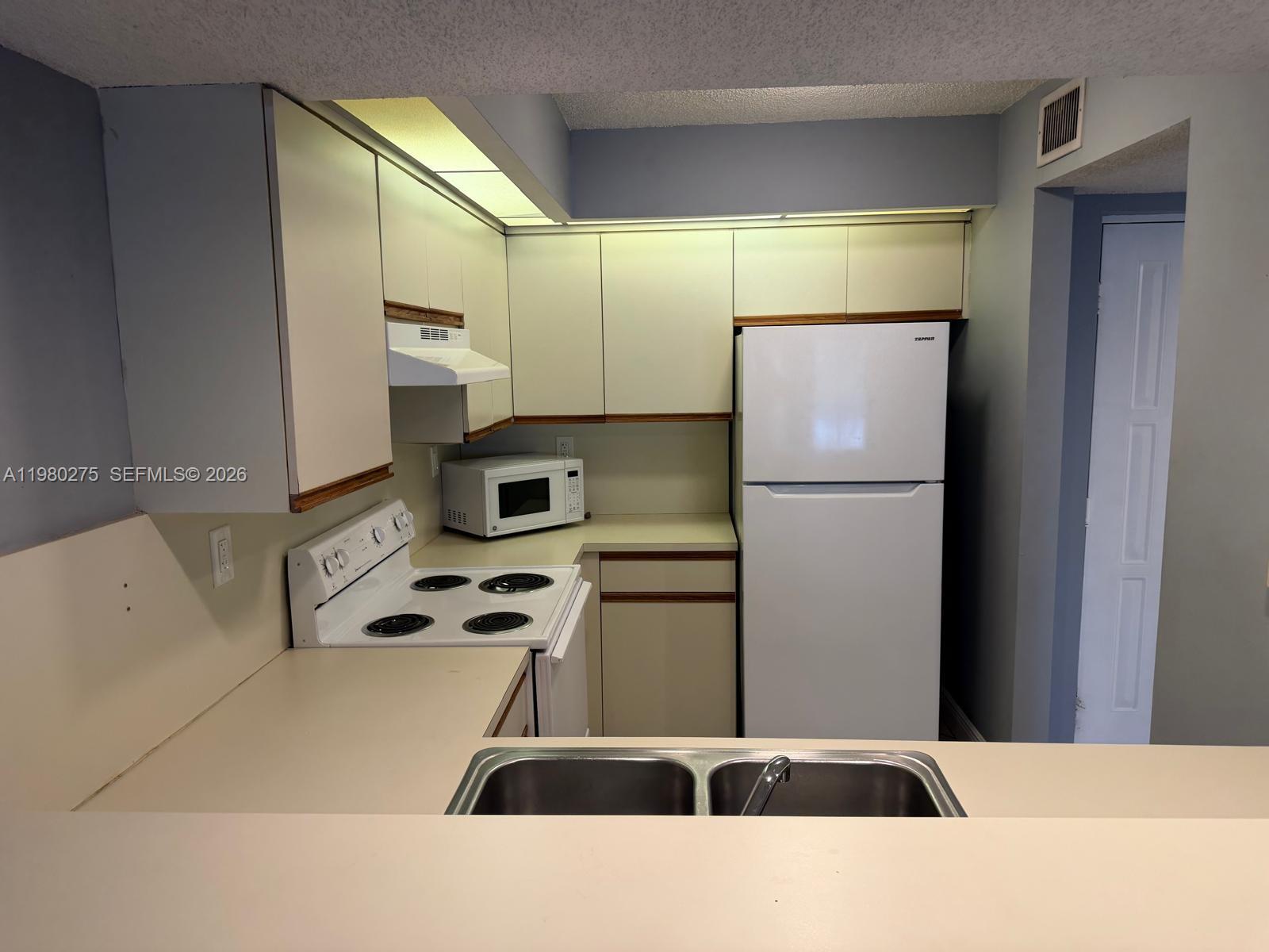 CALUSA CLUB VILG BLDG D N - Residential Lease