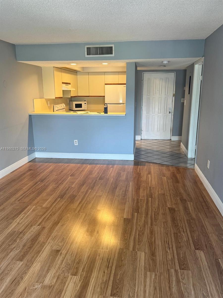 CALUSA CLUB VILG BLDG D N - Residential Lease