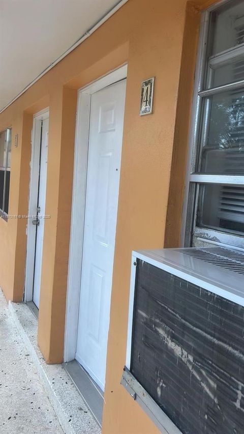 932 NW 5th St 4 Miami FL 33128