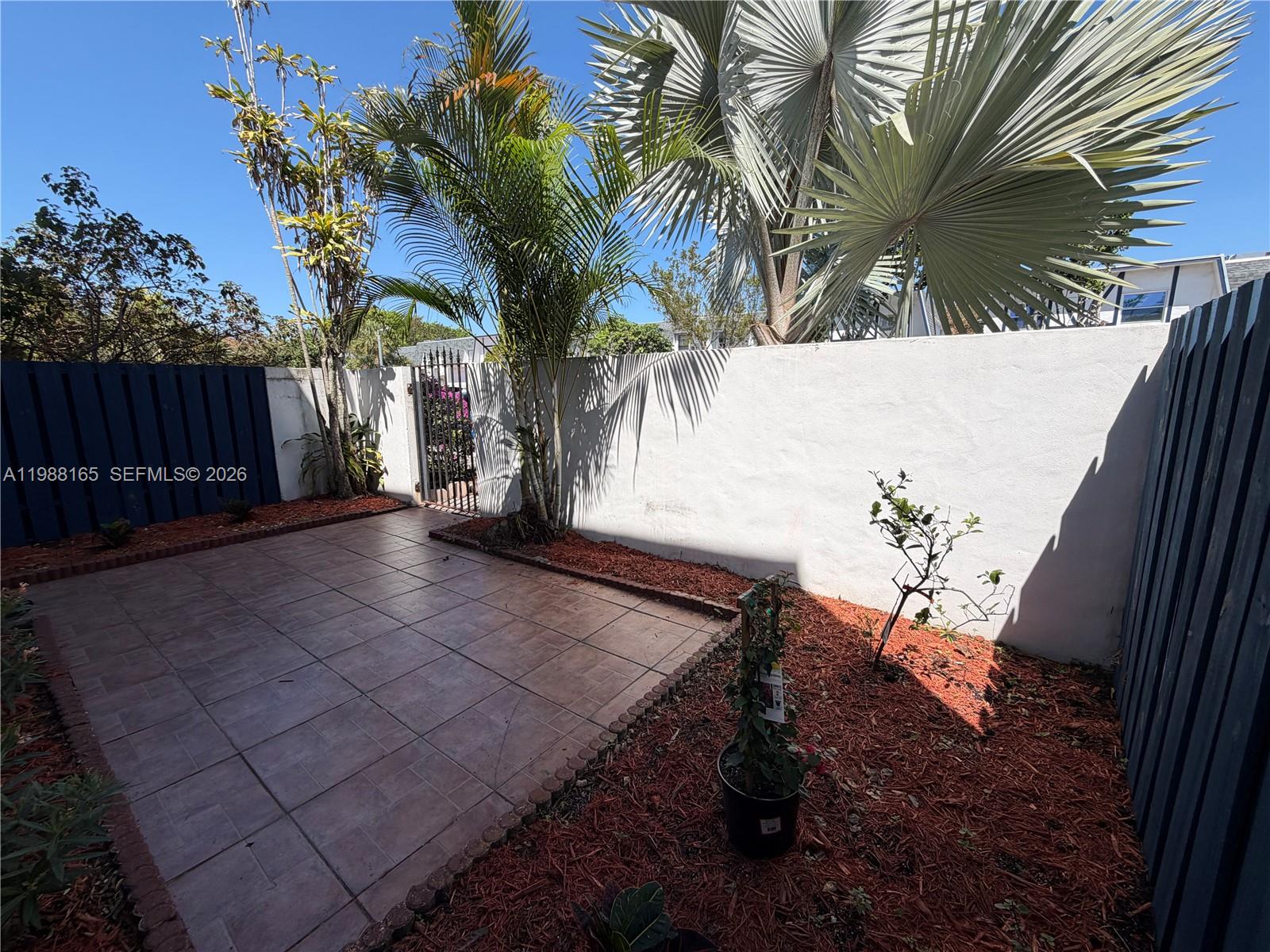 NOVA TOWNHOUSES CONDOMINI - Residential