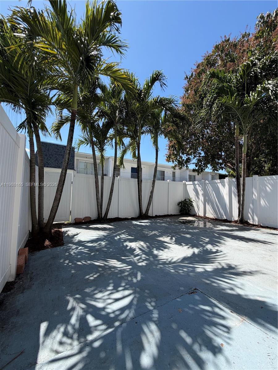 NOVA TOWNHOUSES CONDOMINI - Residential