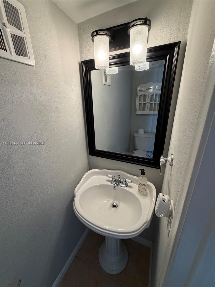 NOVA TOWNHOUSES CONDOMINI - Residential