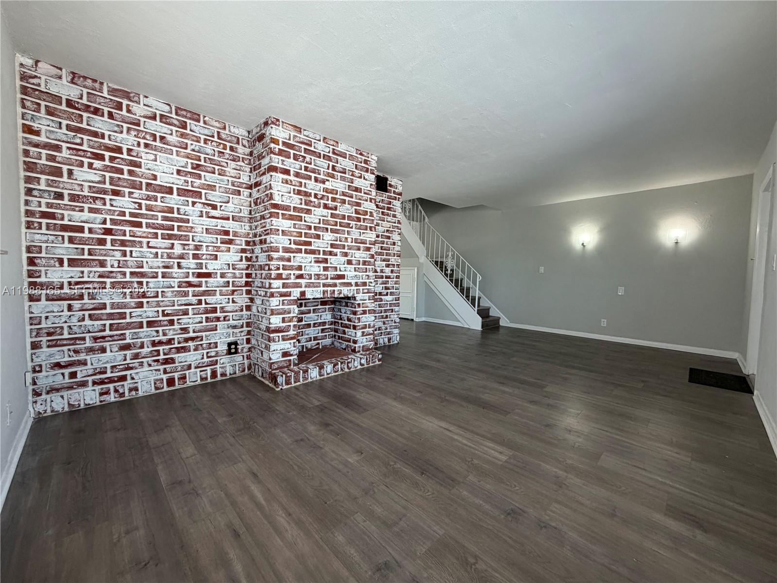 NOVA TOWNHOUSES CONDOMINI - Residential