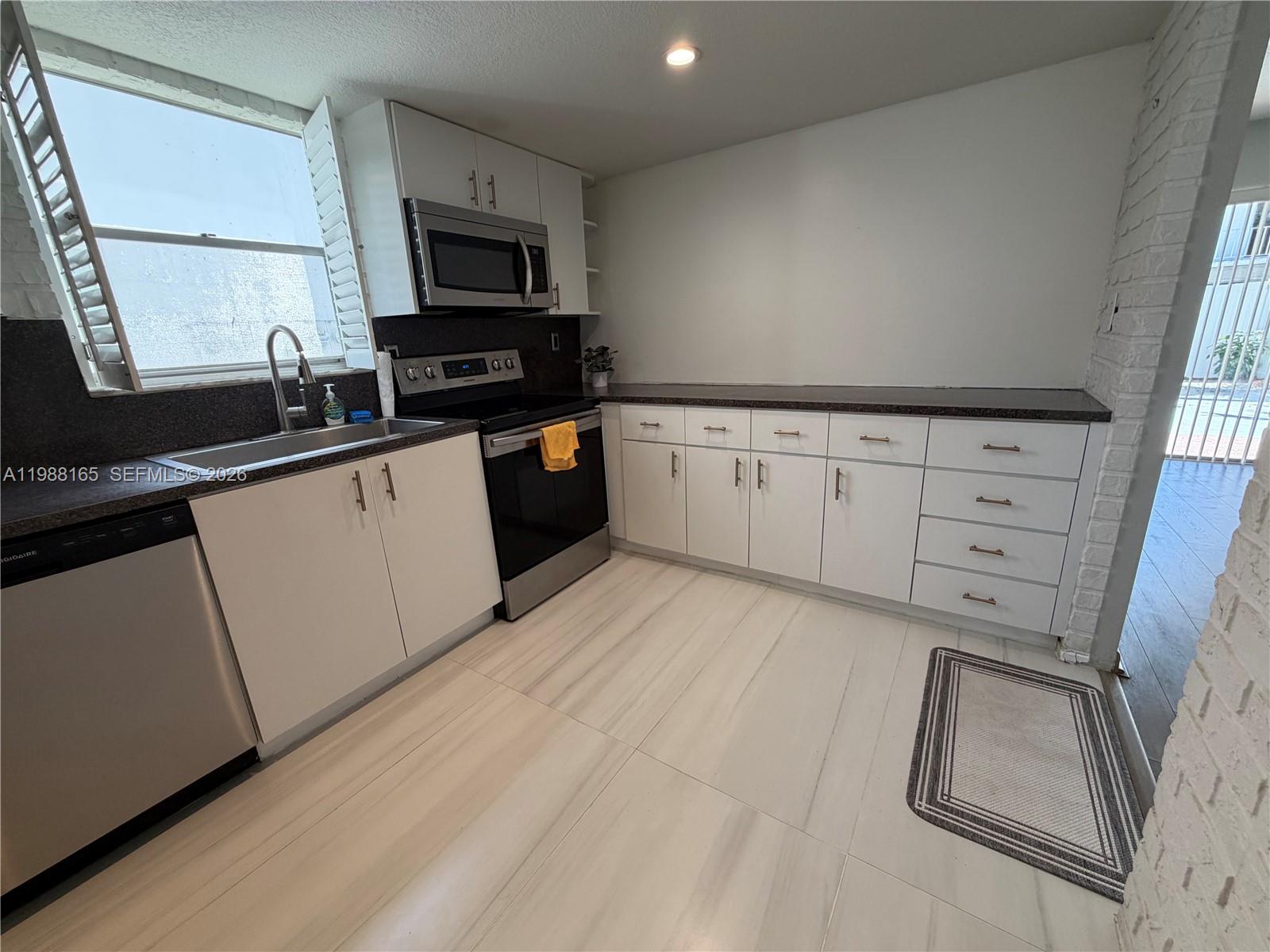 NOVA TOWNHOUSES CONDOMINI - Residential