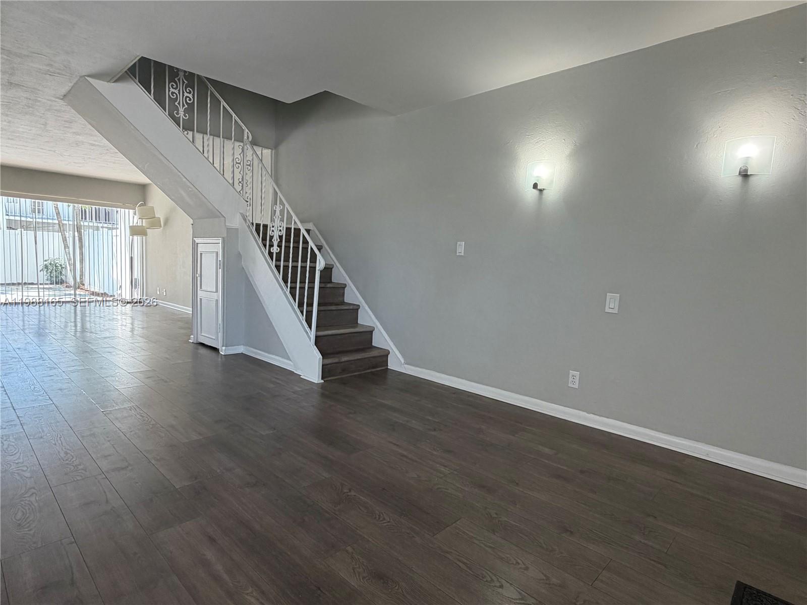 NOVA TOWNHOUSES CONDOMINI - Residential