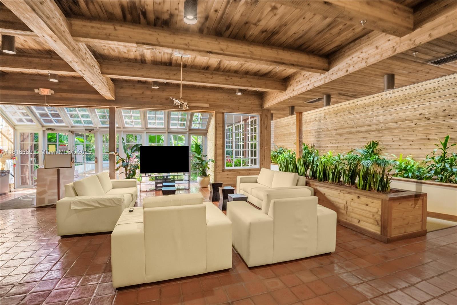 TOWERS OF QUAYSIDE CONDO - Residential