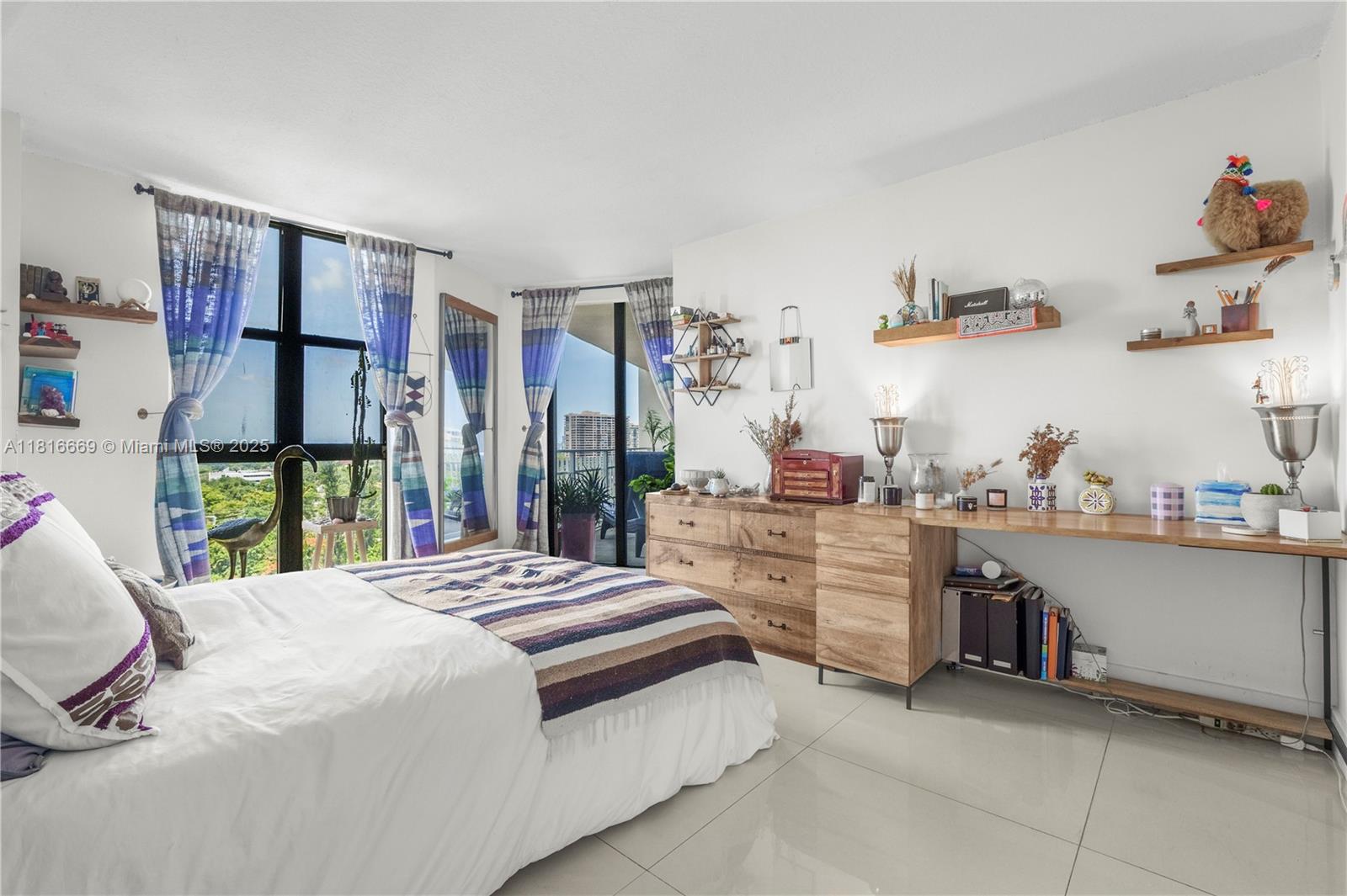 TOWERS OF QUAYSIDE CONDO - Residential