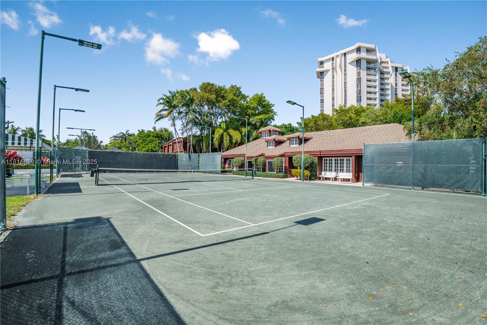 TOWERS OF QUAYSIDE CONDO - Residential