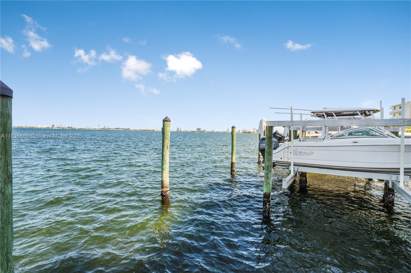 TOWERS OF QUAYSIDE CONDO - Residential