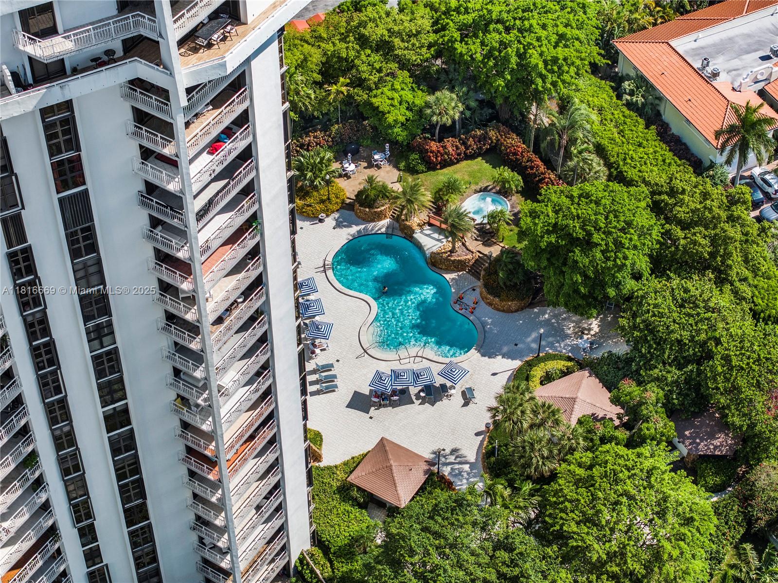 TOWERS OF QUAYSIDE CONDO - Residential