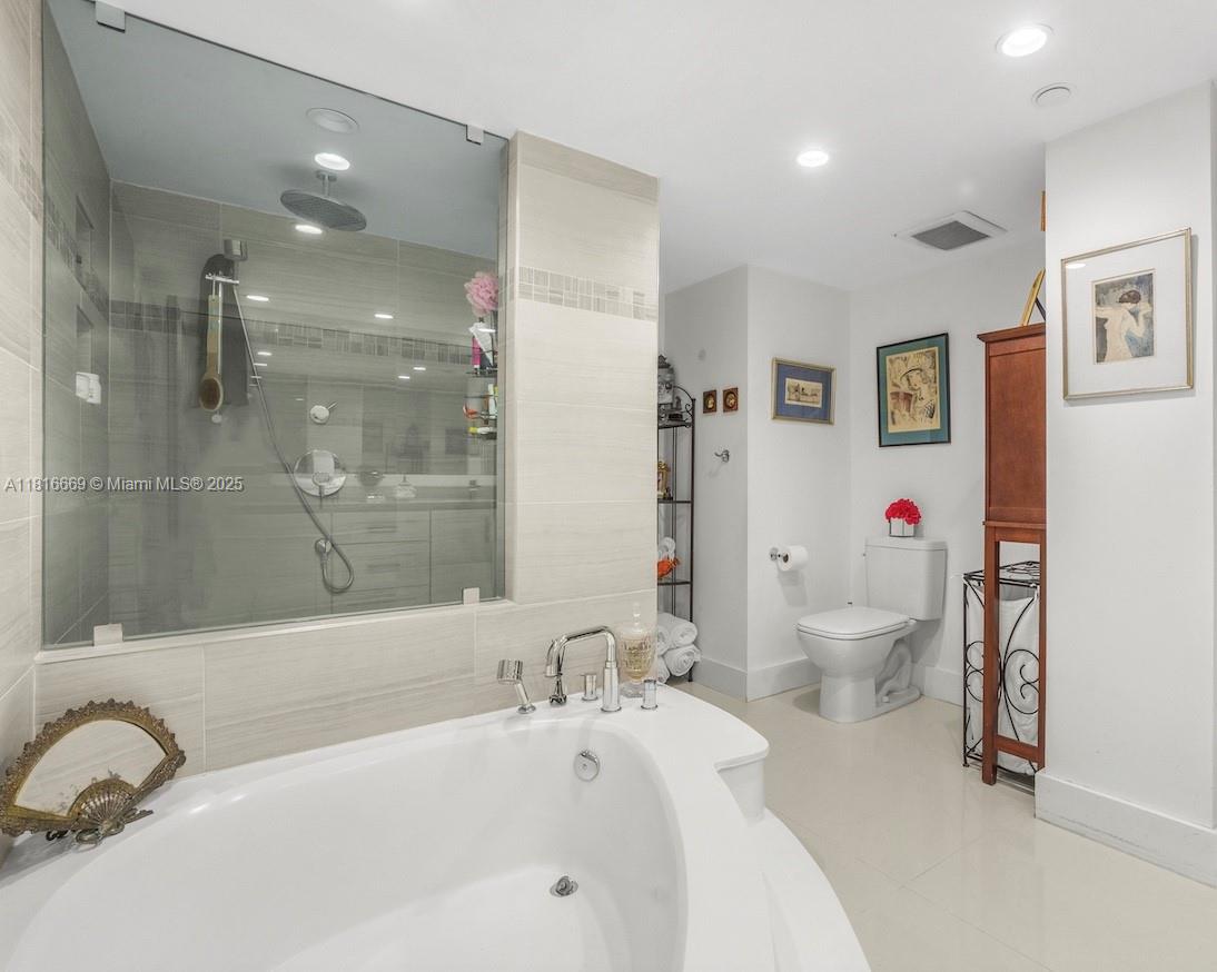 TOWERS OF QUAYSIDE CONDO - Residential