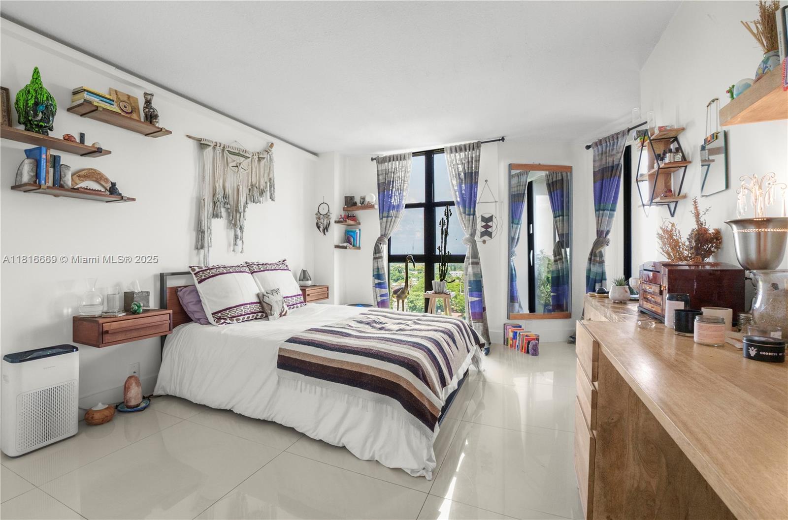 TOWERS OF QUAYSIDE CONDO - Residential