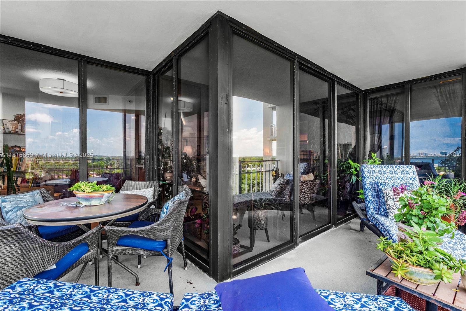 TOWERS OF QUAYSIDE CONDO - Residential