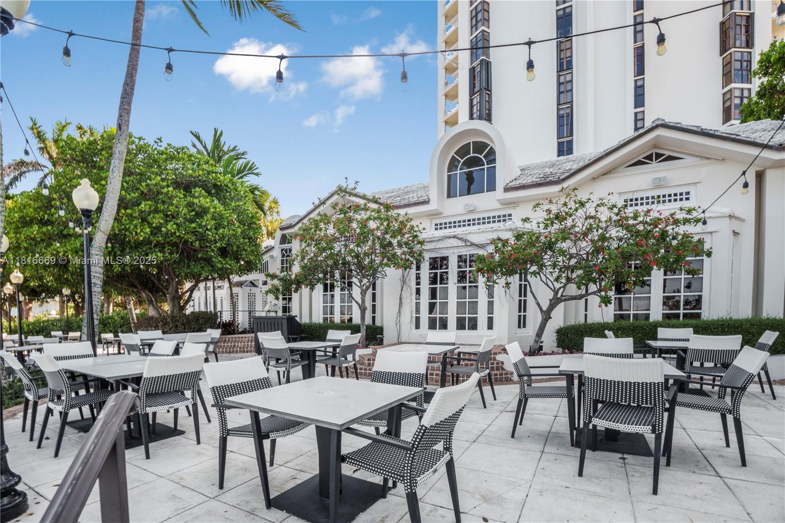 TOWERS OF QUAYSIDE CONDO - Residential