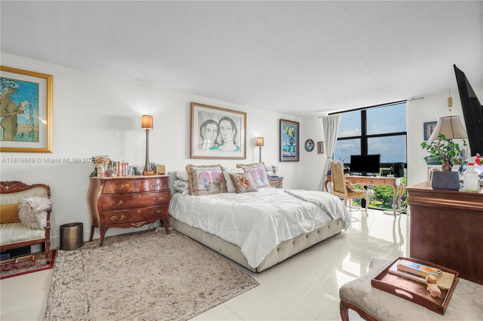 TOWERS OF QUAYSIDE CONDO - Residential