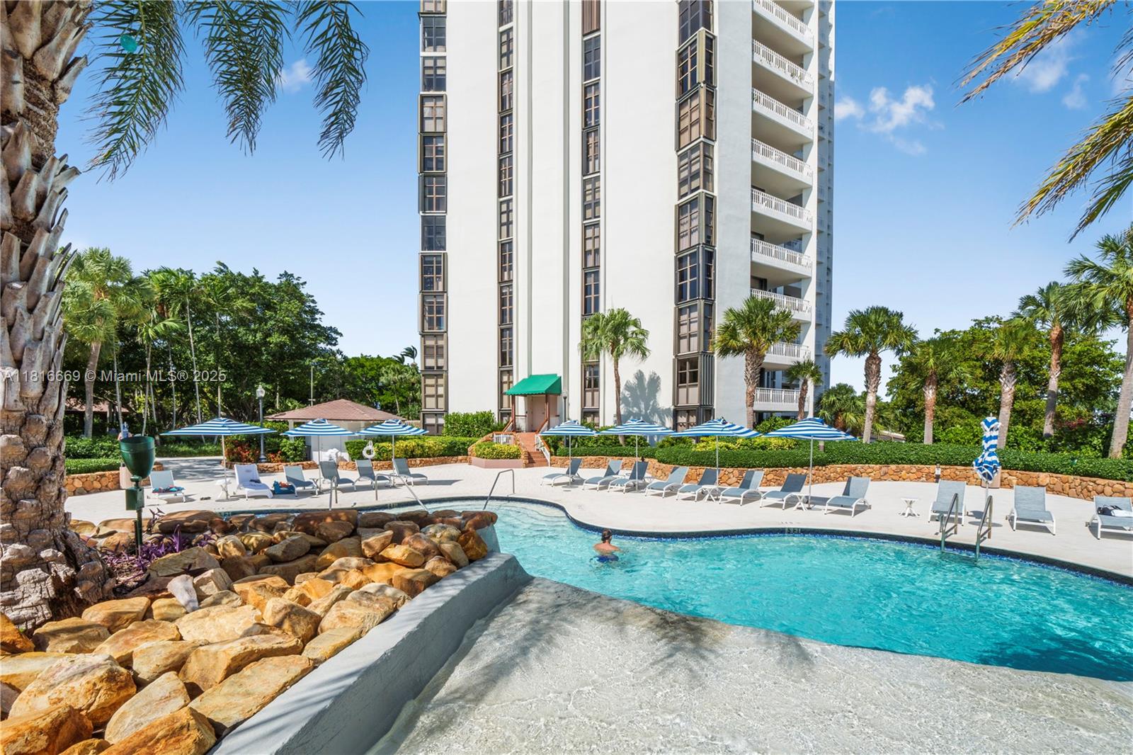TOWERS OF QUAYSIDE CONDO - Residential