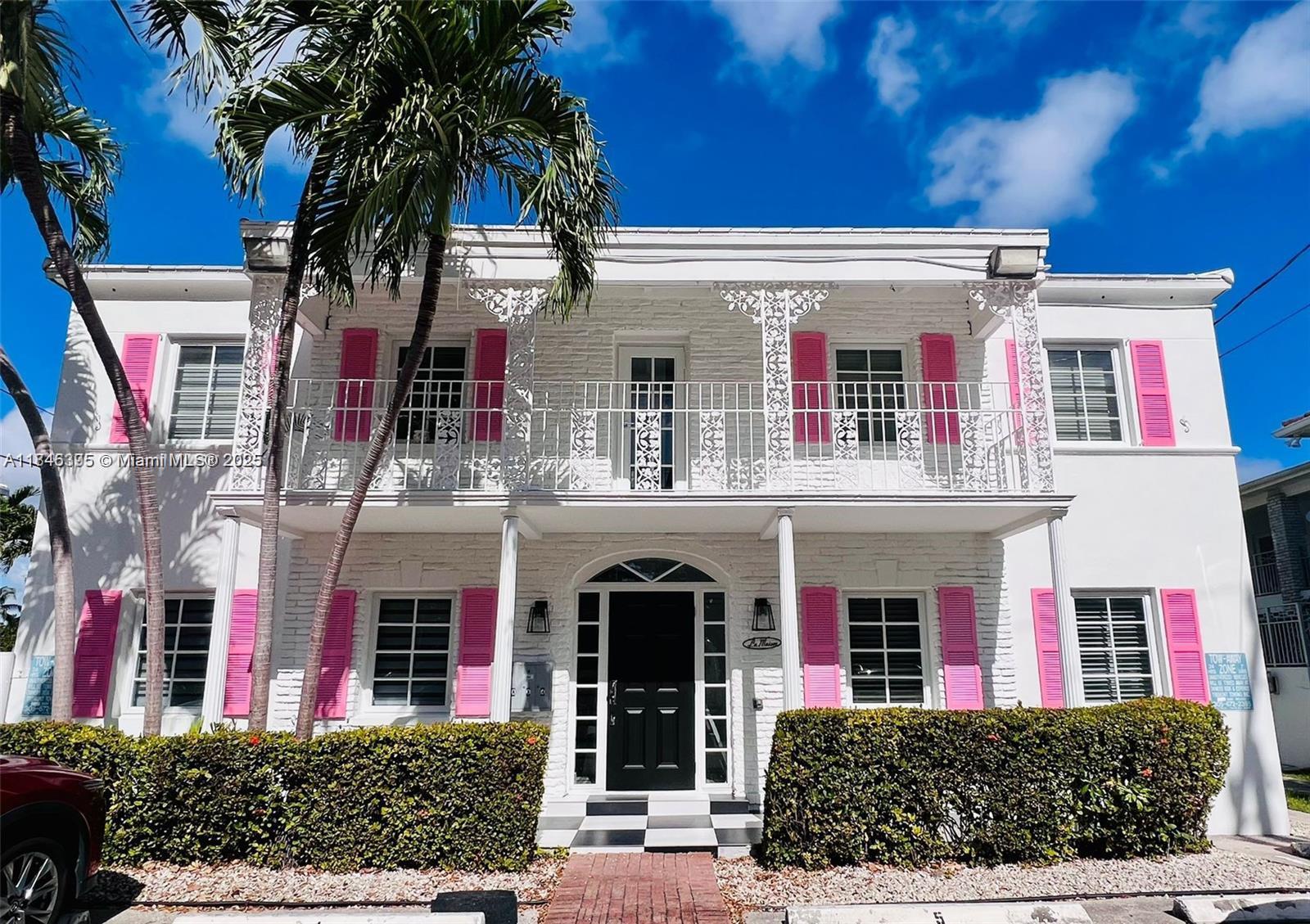This beautifully renovated boutique apartment is located in a prime first-floor unit, offering sweeping views of the scenic Normandy Shore Golf Course. Featuring an updated kitchen and bathroom, a convenient in-unit washer and dryer. Residents will enjoy the comfort of an assigned parking space. Perfectly situated, this charming property is just steps away from an array of cafes, shops, restaurants, markets, and the beach making it the ideal location for those seeking both tranquility and easy access to local amenities
