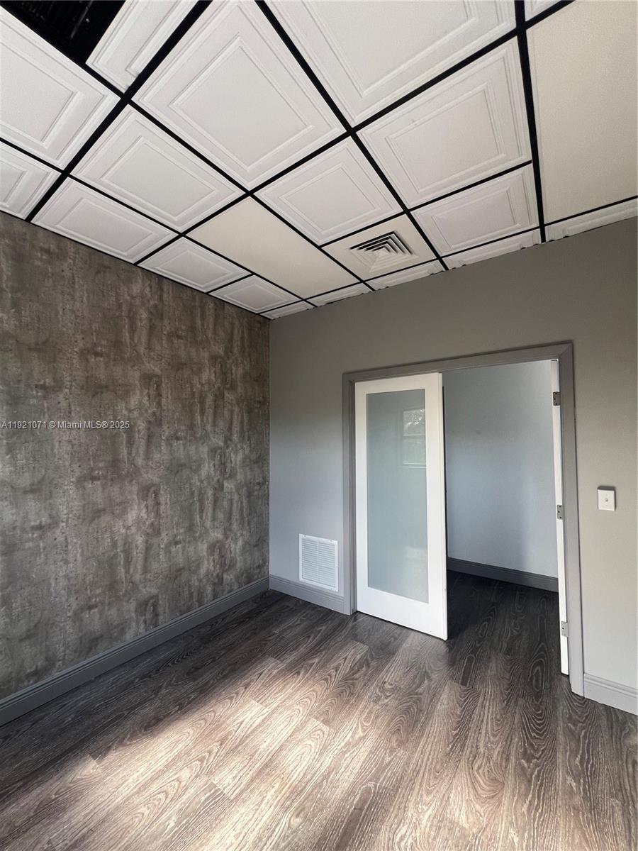 24 East Oakland Park Boulevard 24