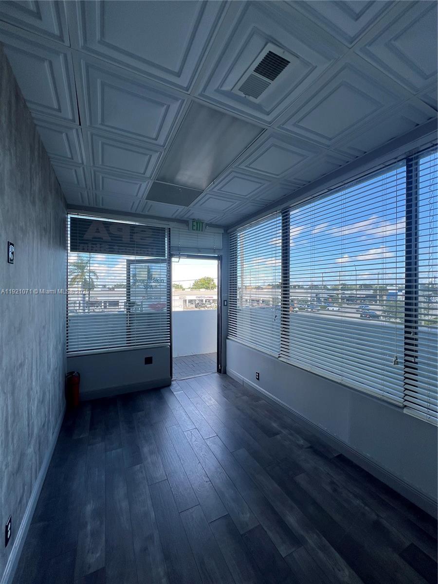 24 East Oakland Park Boulevard 24