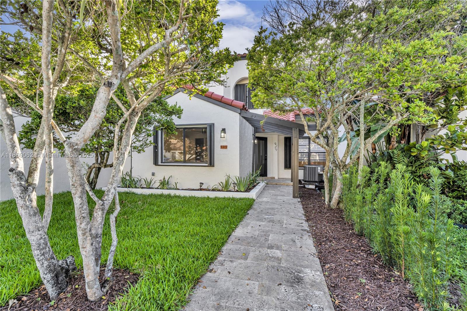 For rent is a beautifully remodeled 3 bedroom and 2.5 bathroom townhome in a quaint little neighborhood in Kendall. Equipped with new appliances, washer and dryer in the home, and a brand new roof! The home is turn key and ready for a tenant to make it their own. The backyard was also redone, and includes a small storage for the tenants. There are 2-assigned parking spaces for the home, as well as guest parking. Pets are welcome, with restrictions. The community includes a pool and clubhouse for its residents, exterior lawn maintenance is also included.