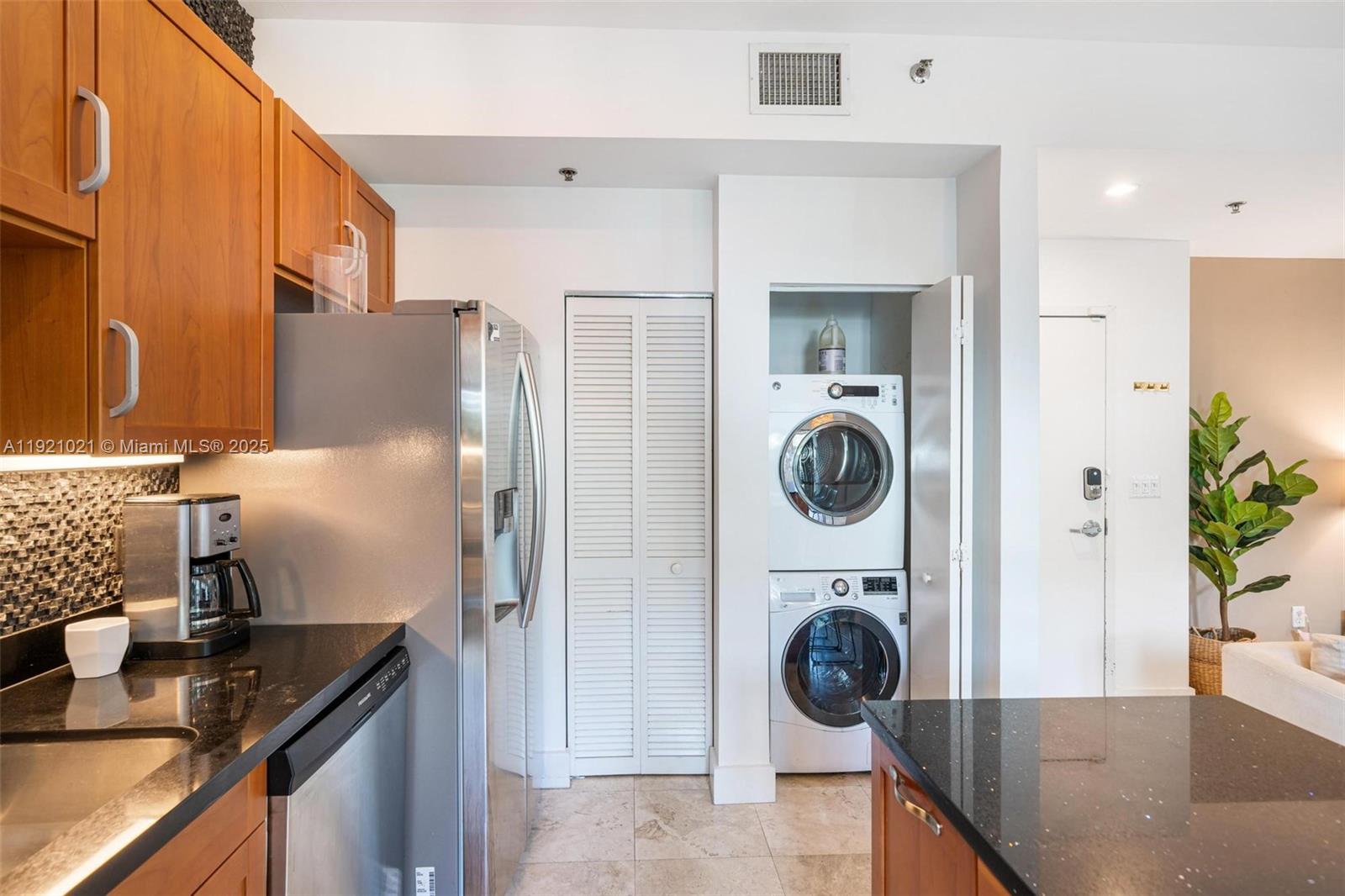 LUNAMAR LOFTS AT LINCOLN - Residential