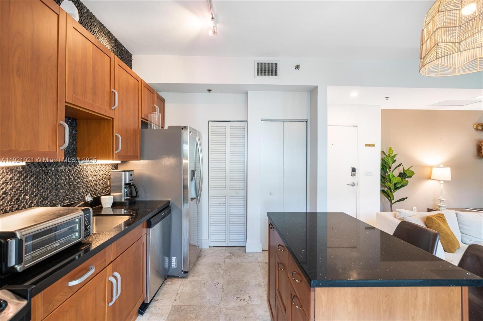 LUNAMAR LOFTS AT LINCOLN - Residential