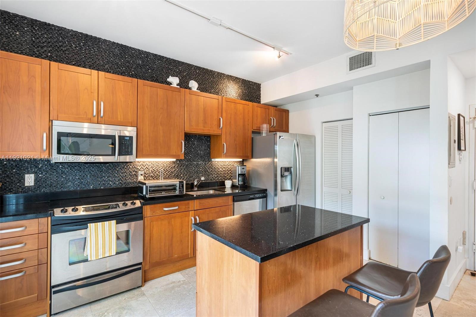 LUNAMAR LOFTS AT LINCOLN - Residential