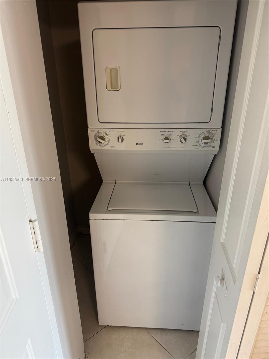 SHAMROCK BY THE GABLES CO - Residential Lease