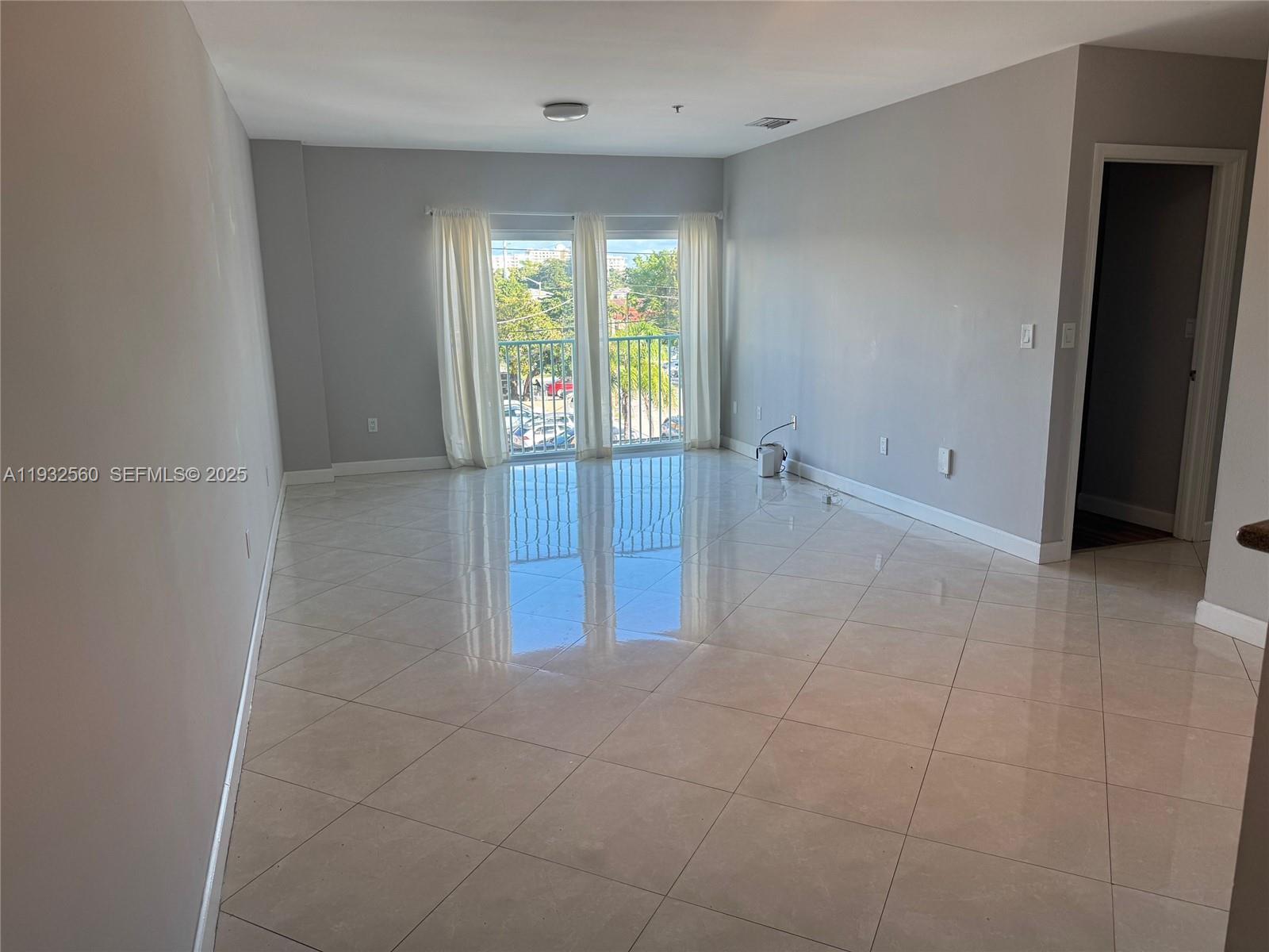 SHAMROCK BY THE GABLES CO - Residential Lease