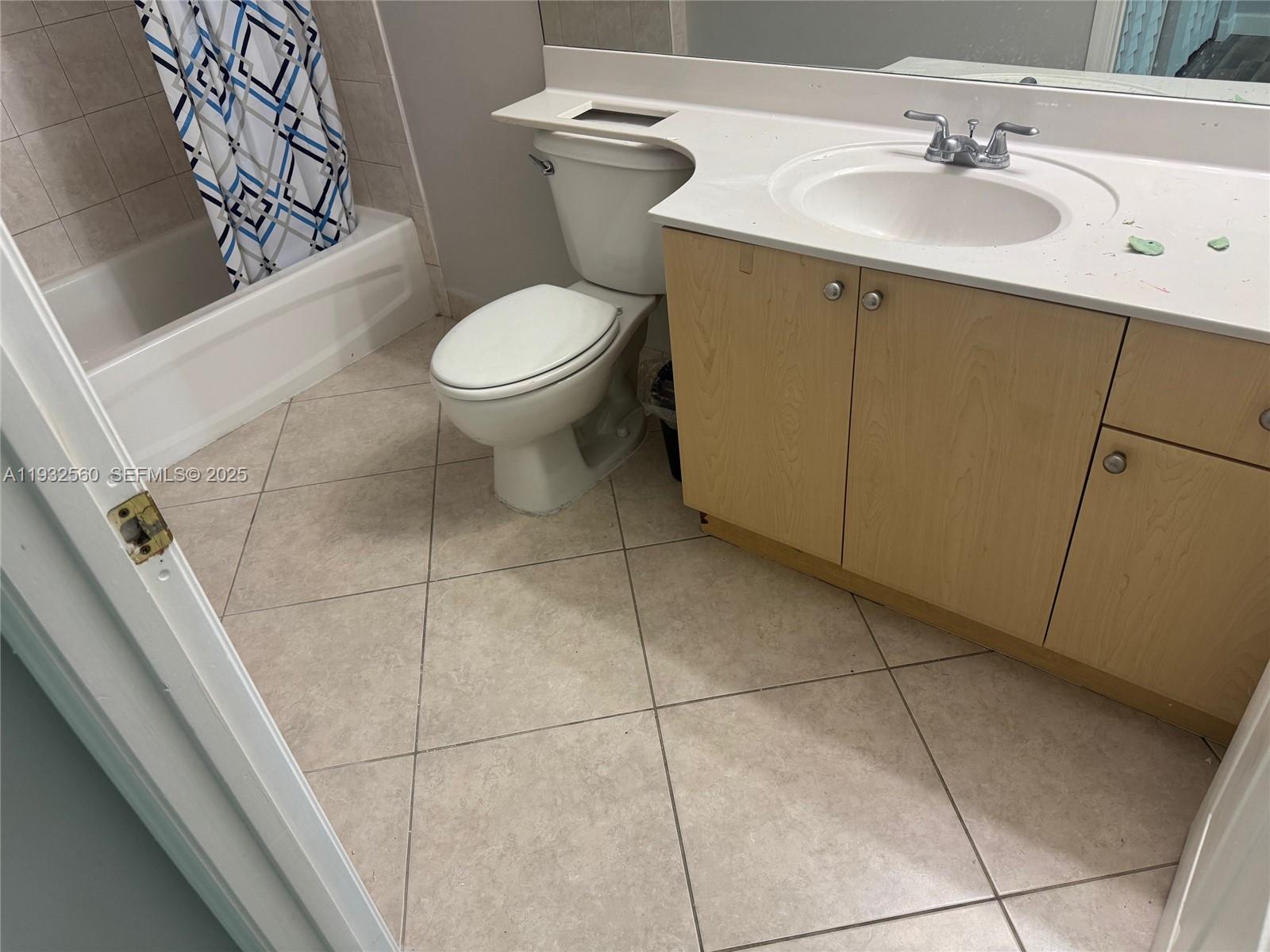 SHAMROCK BY THE GABLES CO - Residential Lease