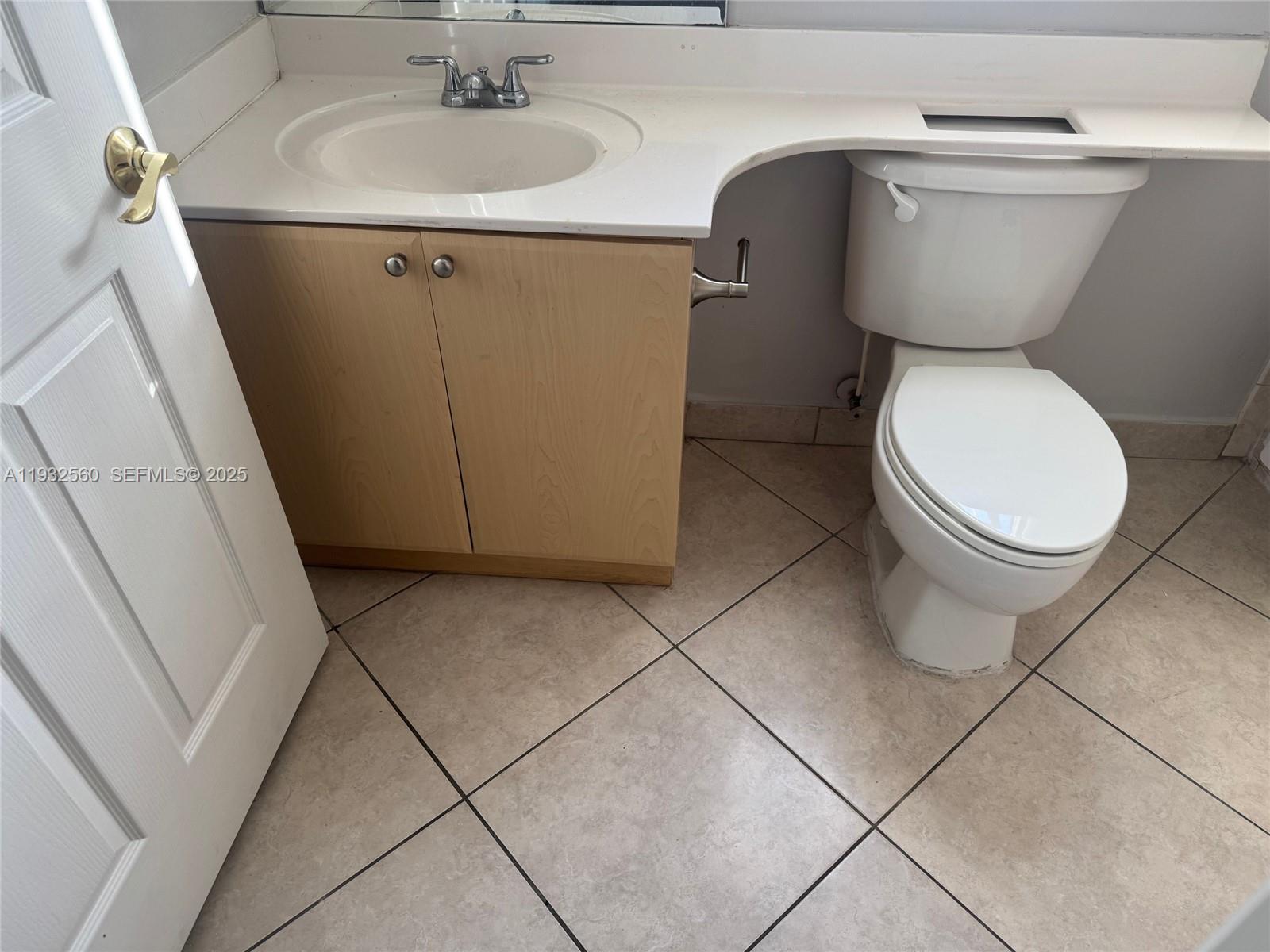 SHAMROCK BY THE GABLES CO - Residential Lease