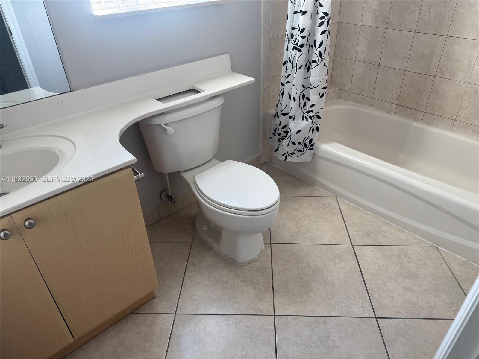 SHAMROCK BY THE GABLES CO - Residential Lease