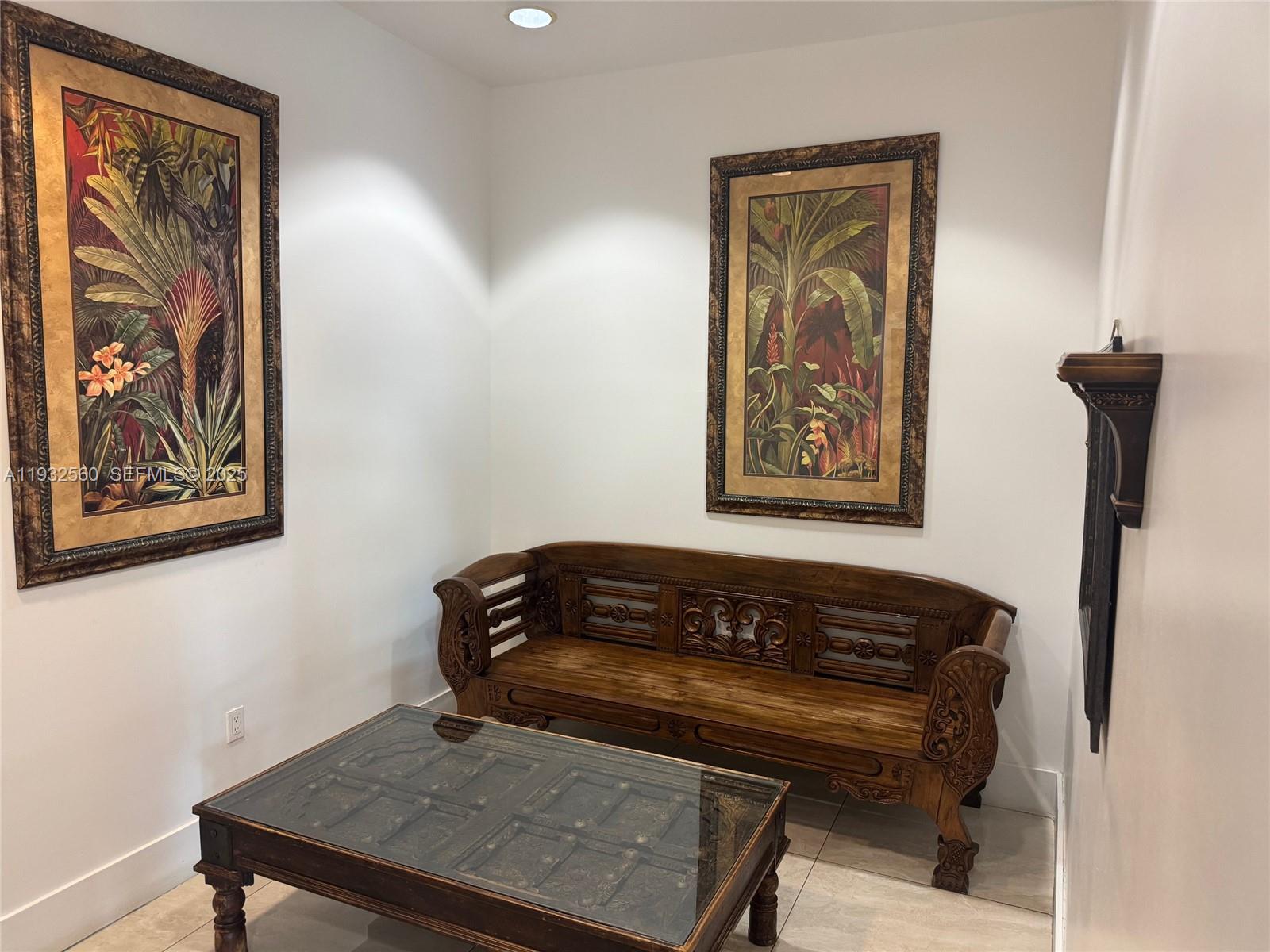 SHAMROCK BY THE GABLES CO - Residential Lease