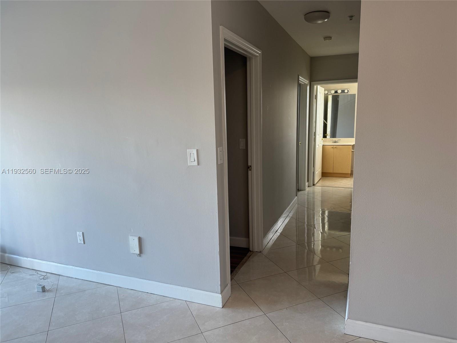 SHAMROCK BY THE GABLES CO - Residential Lease