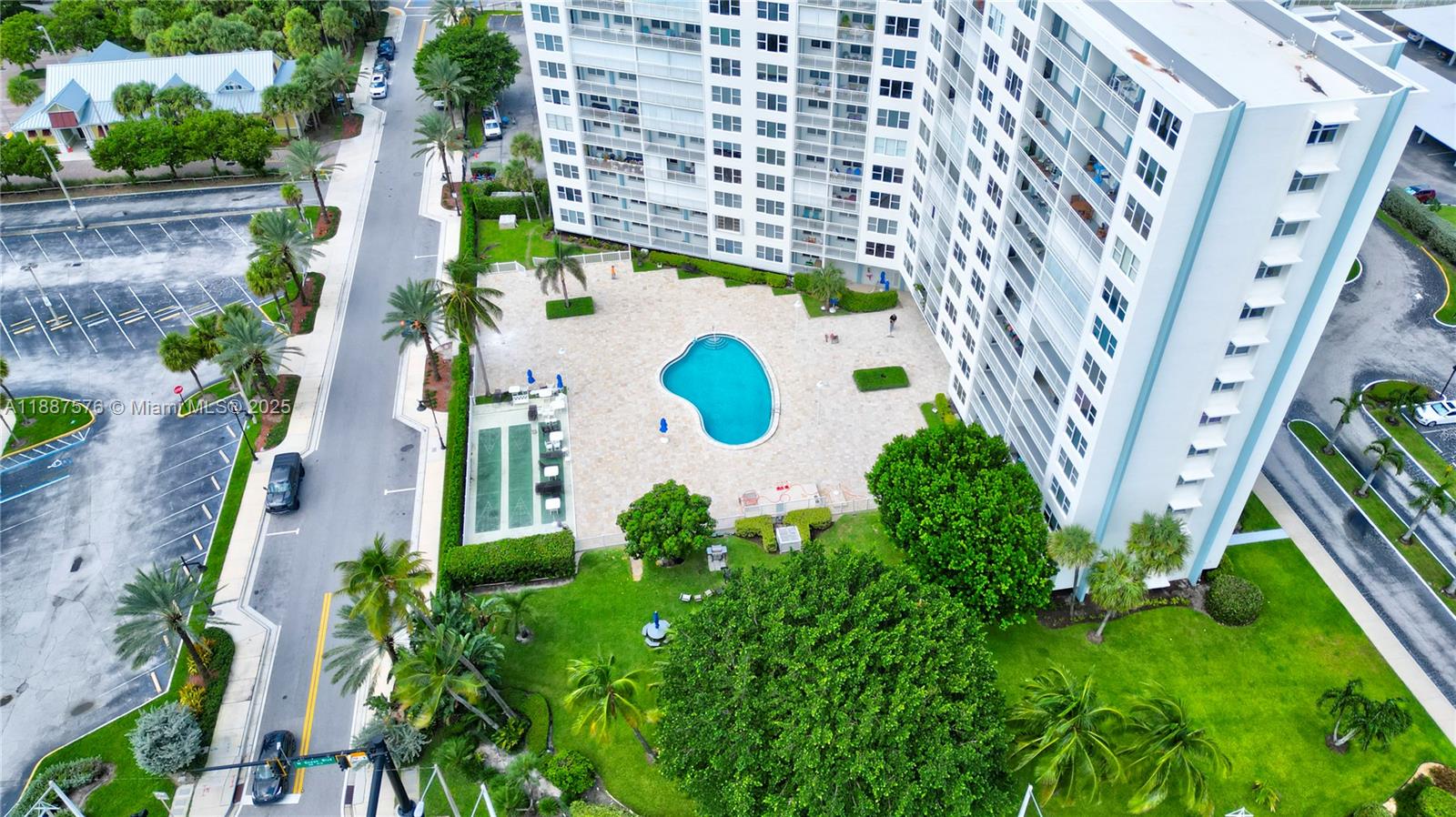 GRANADA HOUSE CONDOMINIUM - Residential