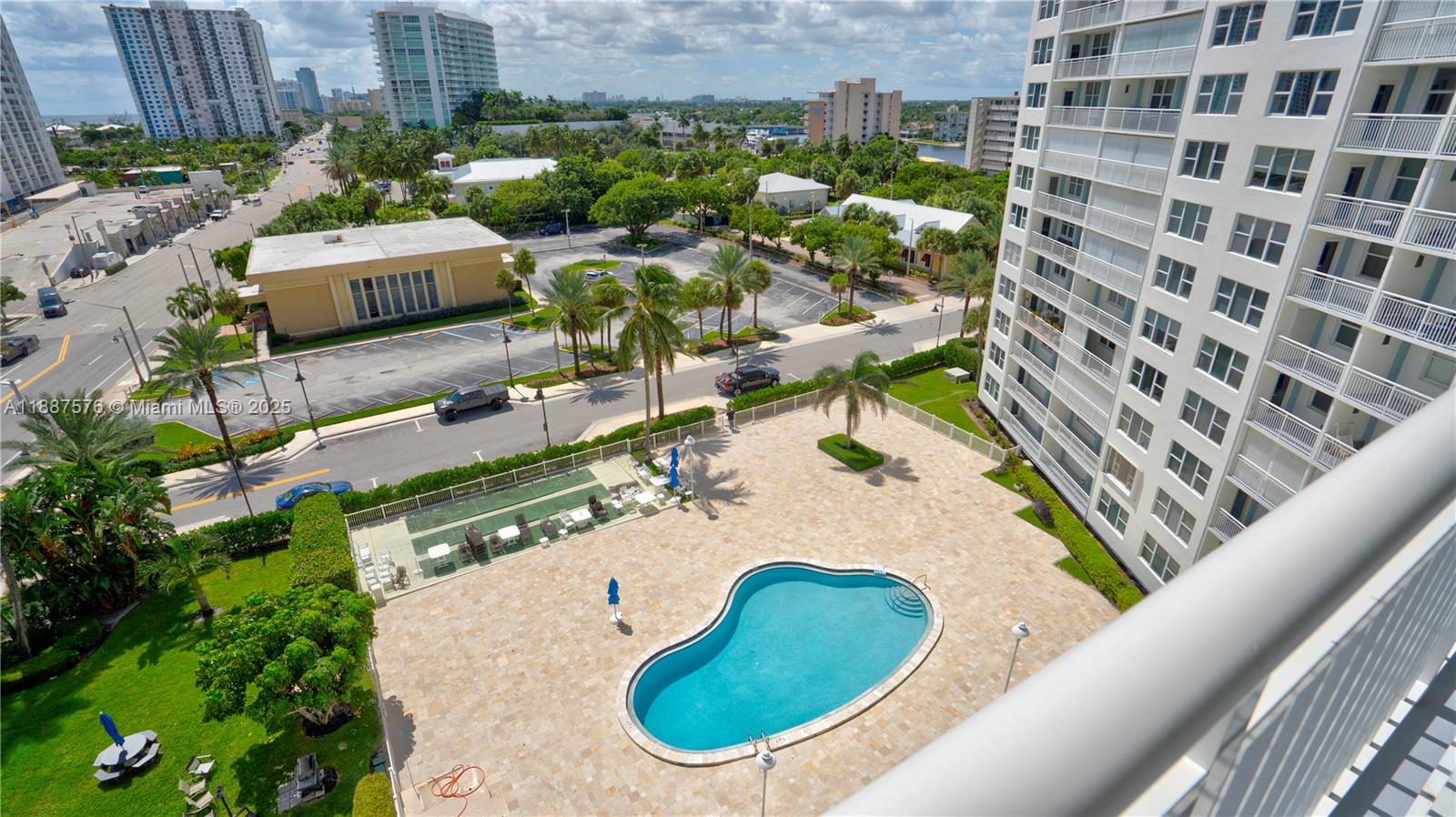 GRANADA HOUSE CONDOMINIUM - Residential