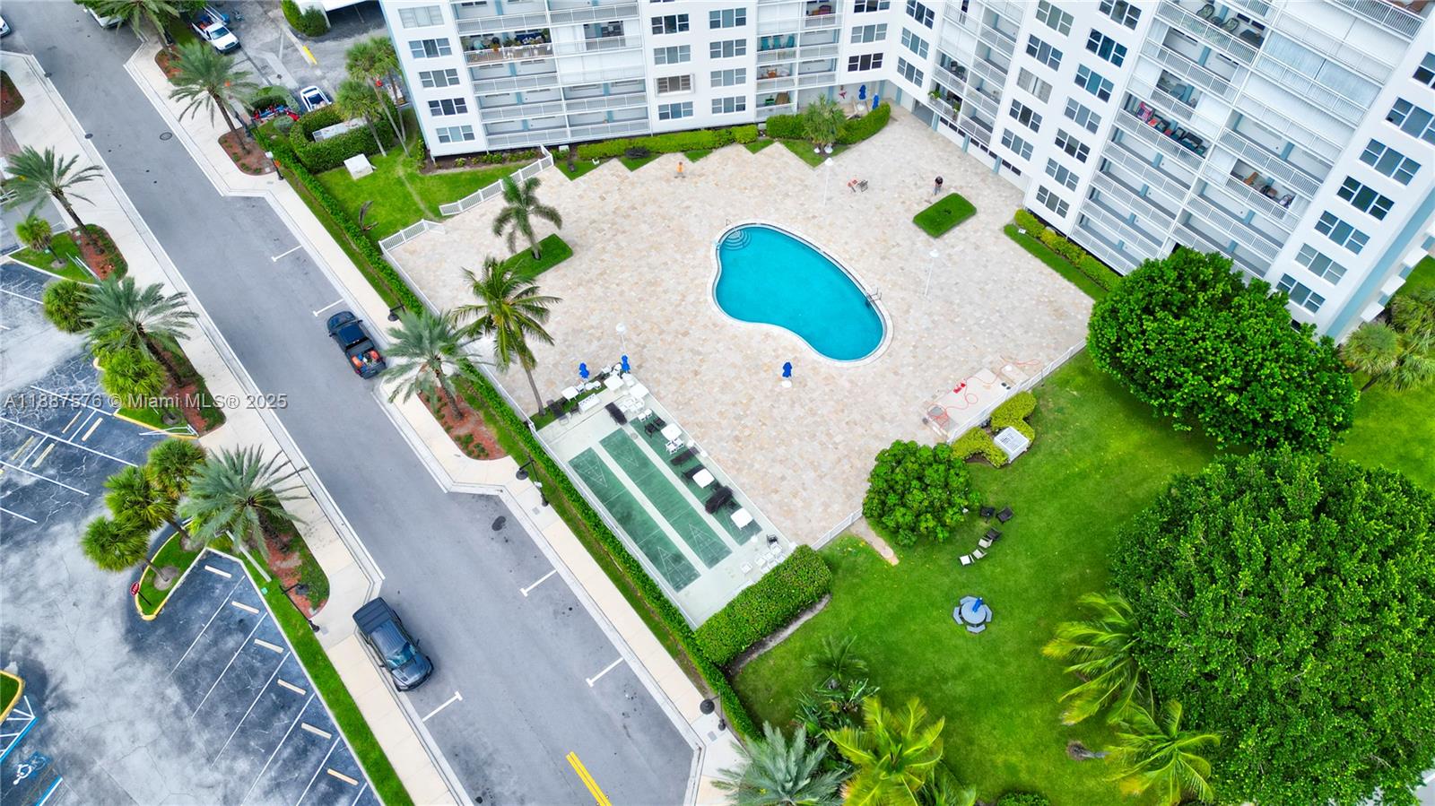 GRANADA HOUSE CONDOMINIUM - Residential