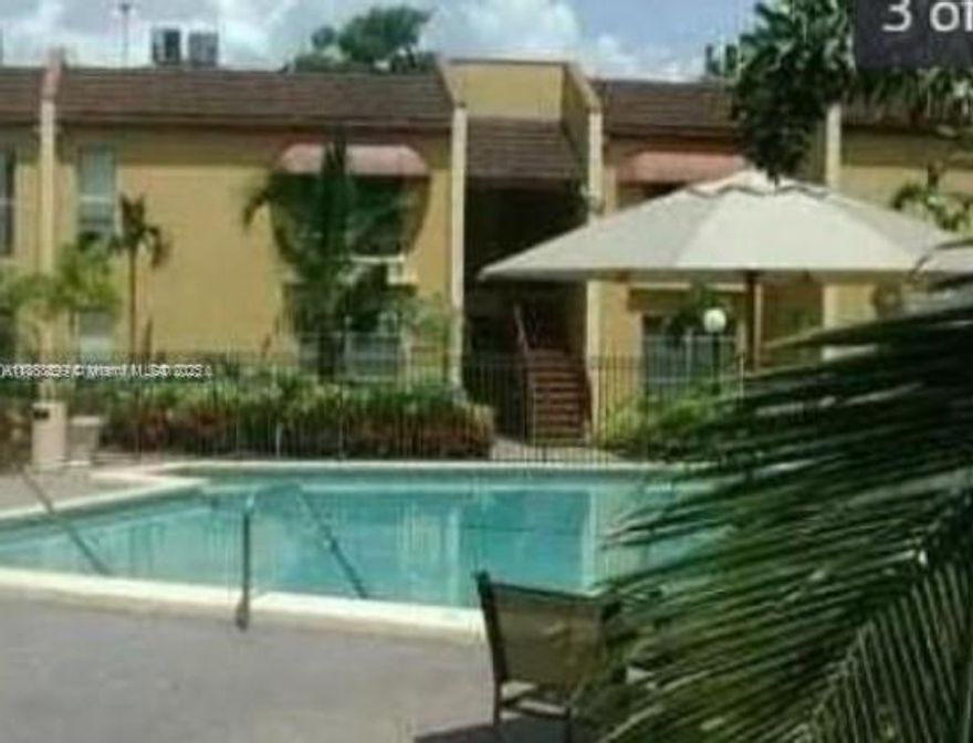 Spectacular 2 Bed /1 Bath in centrally located Arbor Keys! Ground Floor Condo, Tile & Laminate Floors, Screened Balcony. Open floor plan. Walk in closet. Full size washer and dryer in unit. Great Community features a pool, gym and playground. Conveniently located near schools, public transportation, shopping, & turnpike .Must see!