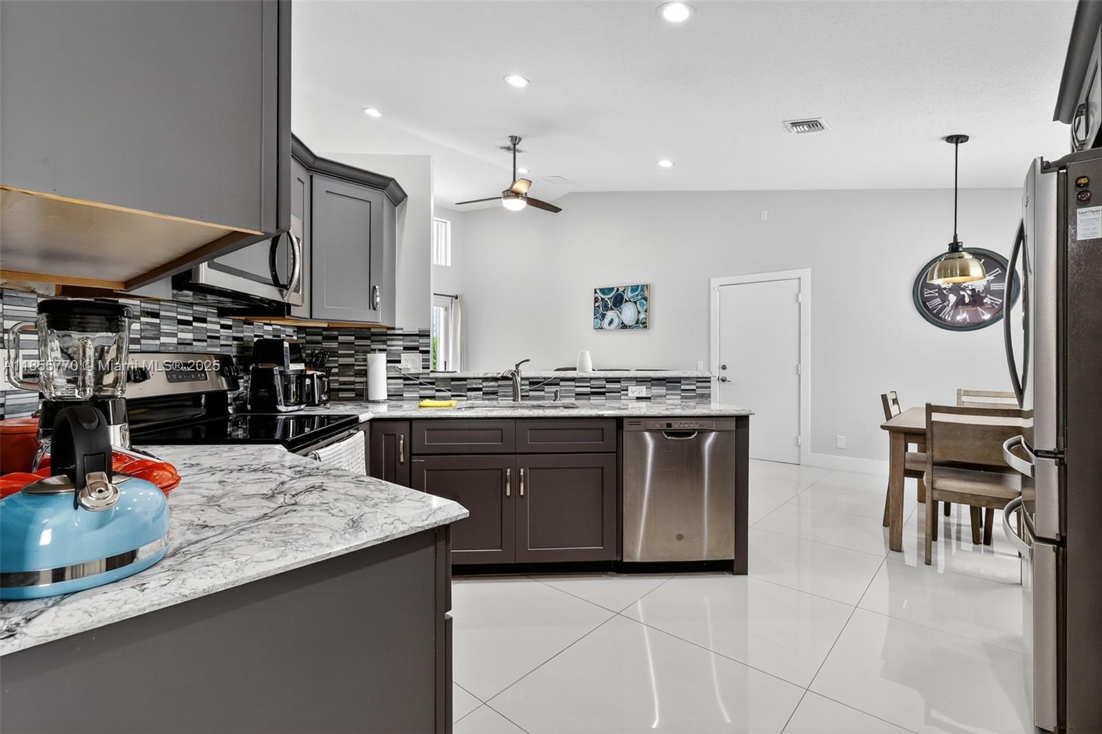 LAKERIDGE GREENS AT PIPER - Residential