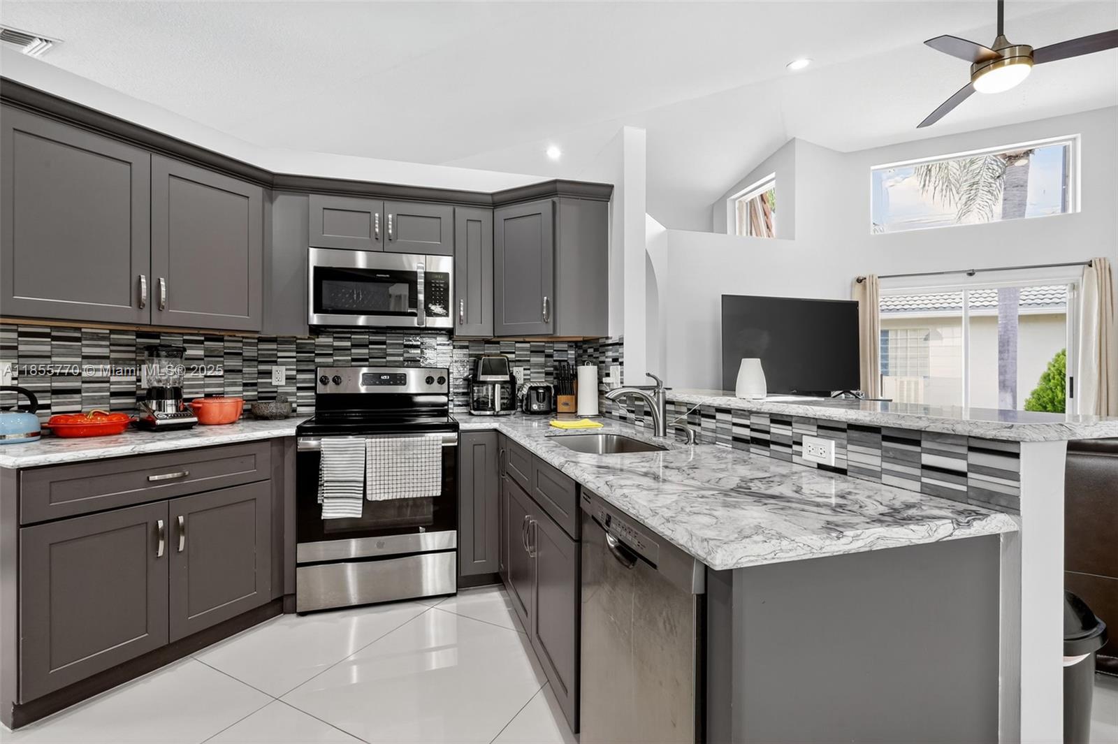 LAKERIDGE GREENS AT PIPER - Residential