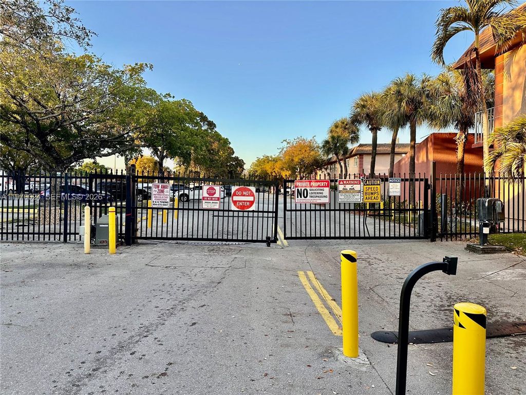 Photo of 95 NE 41st St #L165, Oakland Park, FL 33334 (MLS # A11970024)