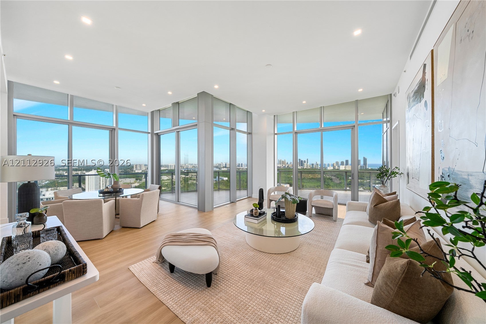 2411 Laguna Cir