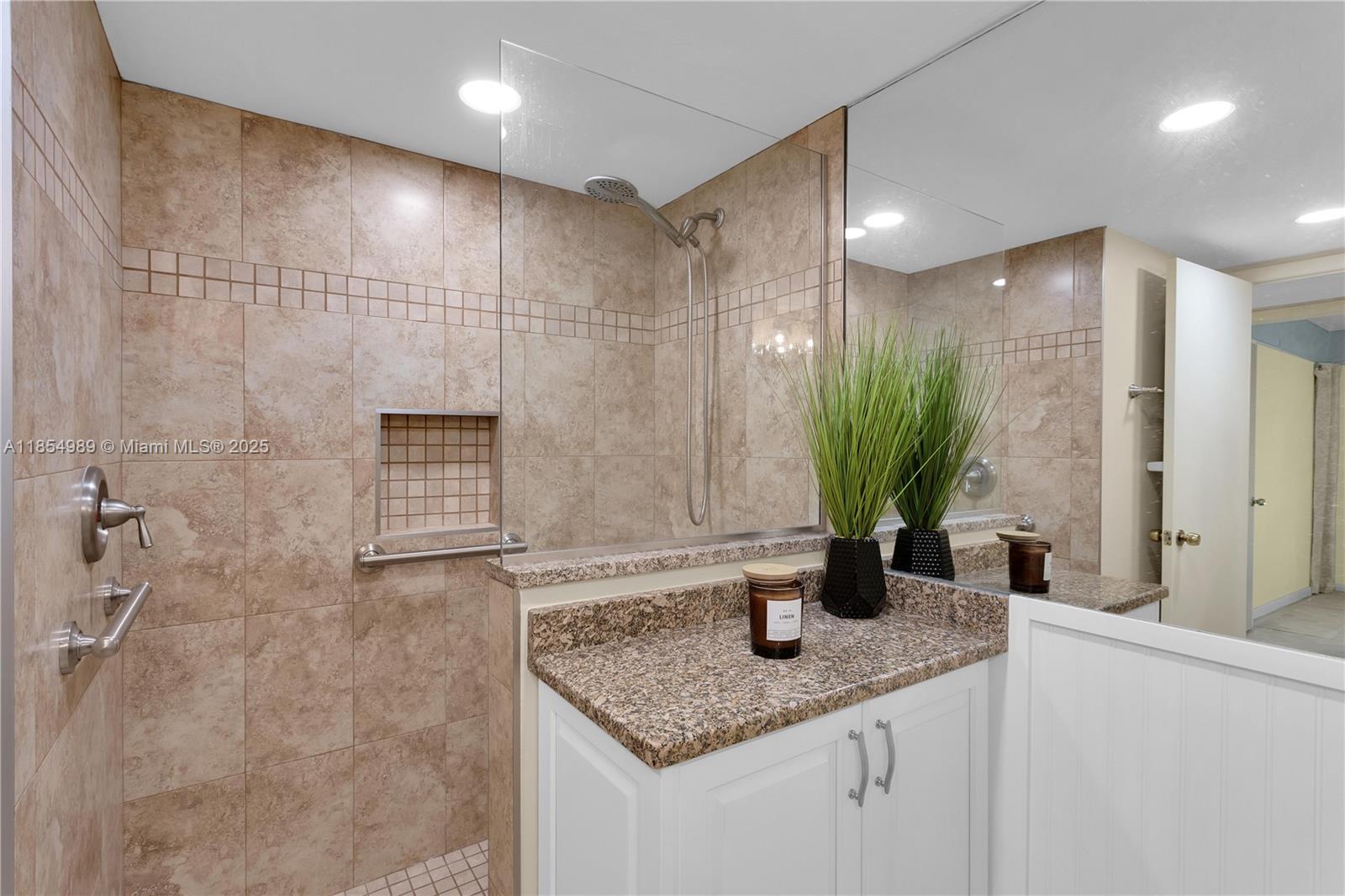 MARINA 46 CONDOMINIUM - Residential