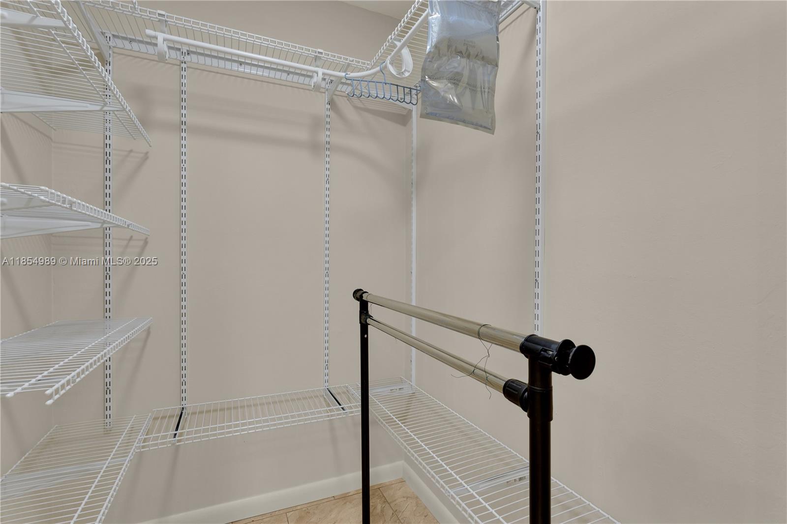 MARINA 46 CONDOMINIUM - Residential